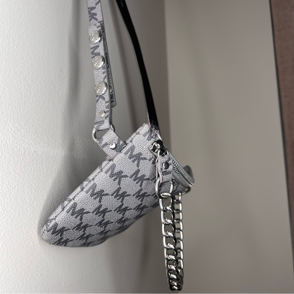 Michael Kors Signature Logo Pull Chain Silver Belt Bag Zippered Clutch Gray - Picture 4 of 4